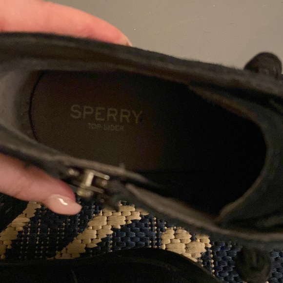 Sperry suede booties with side zippers - Picture 4 of 4